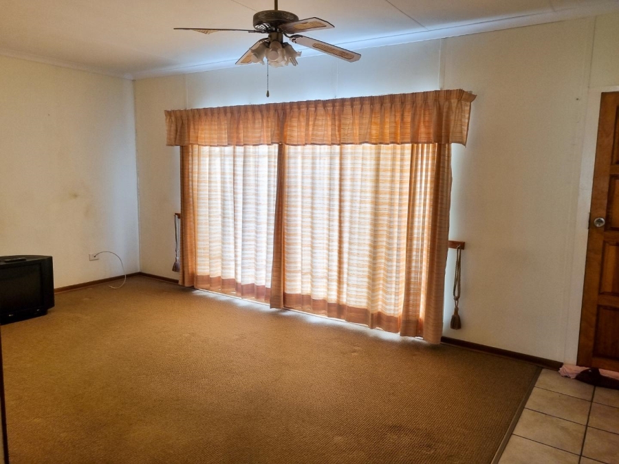4 Bedroom Property for Sale in Paul Roux Free State